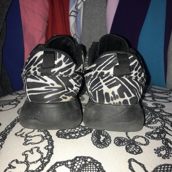 Nike Roshe - Picture 3 of 4